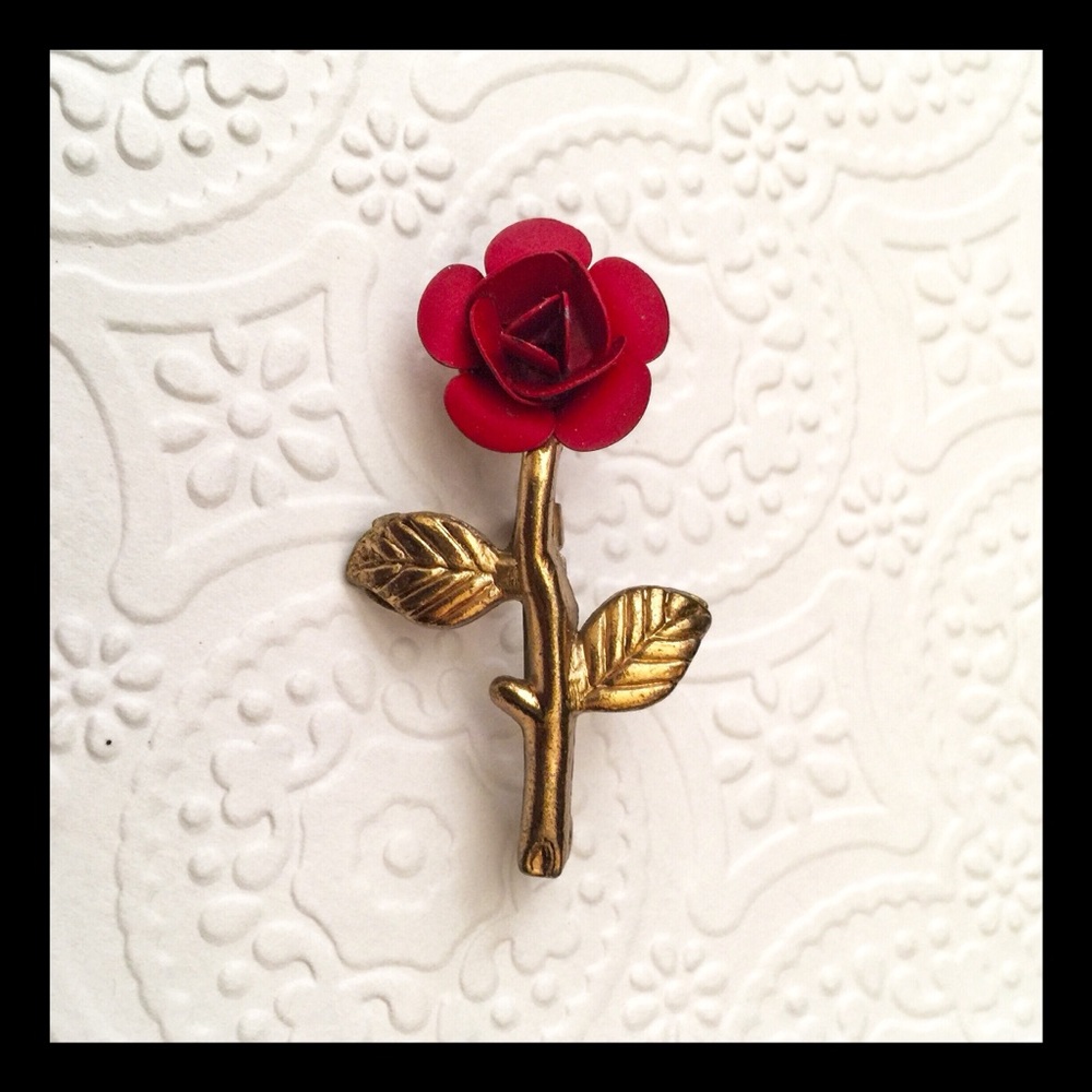 ⬇️ Vintage red rose brooch